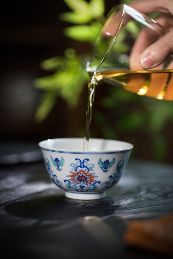 青花-忍冬斗彩单杯