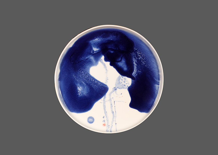 10《翠影》，瓷盘，尺寸：150件，创作时间：2022年，作者：龚余辉.jpg